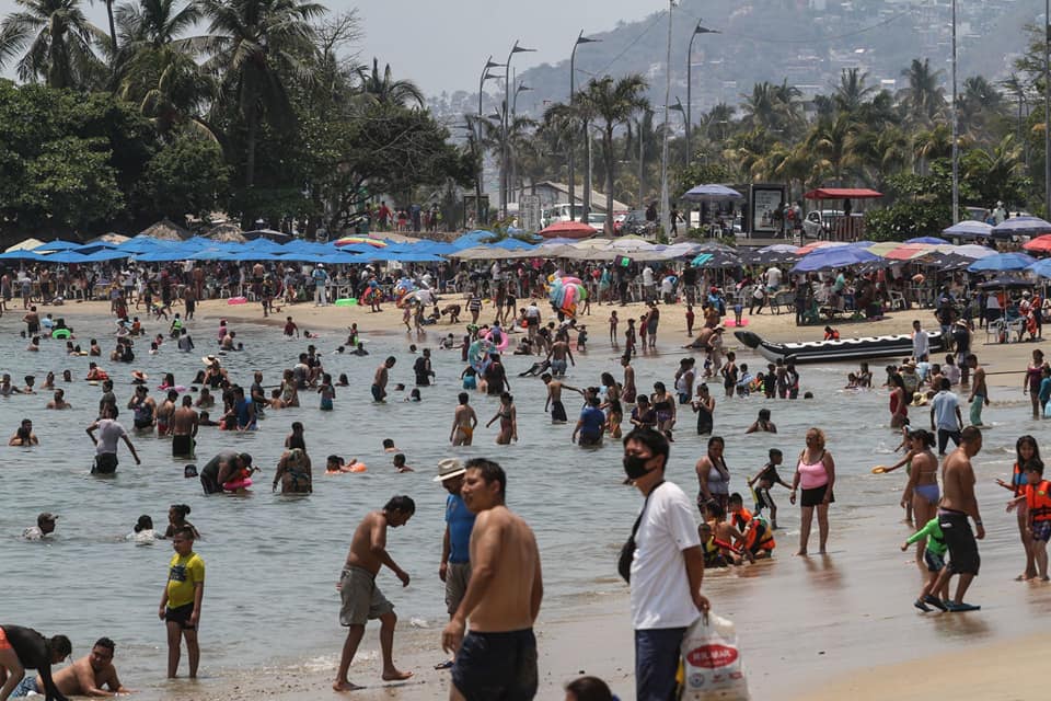 FOTOS: ABARROTAN PLAYAS DE LA REPúBLICA MEXICANA