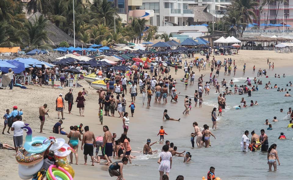 FOTOS: ABARROTAN PLAYAS DE LA REPúBLICA MEXICANA