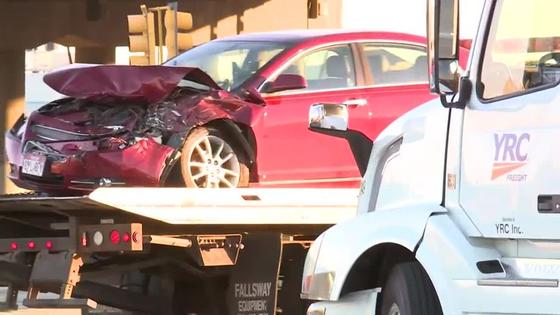 VIDEO: HERMANITAS SE ROBAN AUTO DE SUS PAPáS Y CHOCAN CONTRA TRáILER