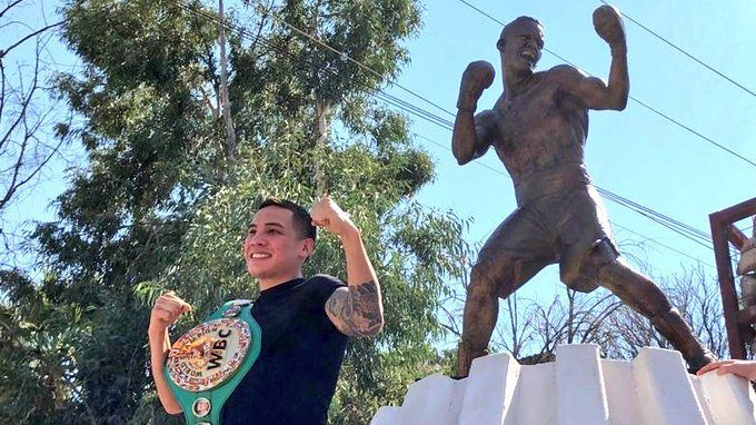 INMORTALIZAN A ÓSCAR VALDEZ CON ESTATUA EN NOGALES