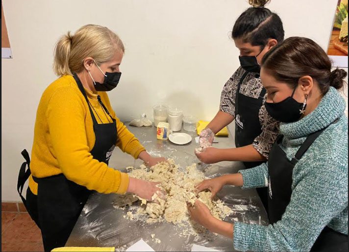 IMPARTEN TALLERES GRATUITOS PARA ELABORACIóN DE PAN DE MUERTO