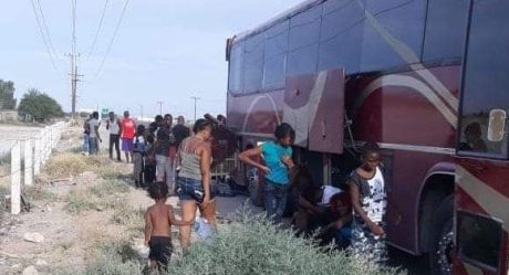 Queda varado autobus con migrantes haitianos en Mexicali