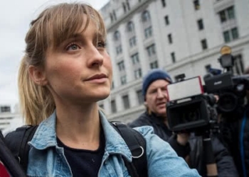 smallville allison mack kloe arresto afp