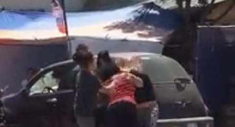 VIDEO: Otro pleitazo entre señoras