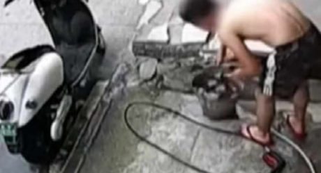 [VIDEO] Joven se electrocuta al lavar su motocicleta