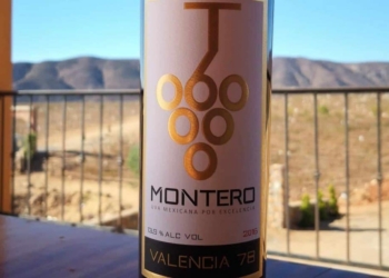 cropped Vino Tinto Hacienda montero gana premio