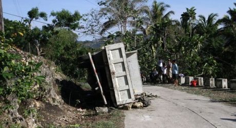 Mueren 11 estudiantes en accidente vial