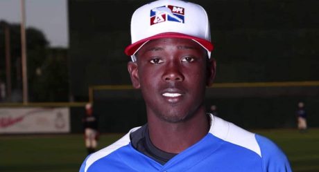 Joven paso de pedir limosna en los semáforos a millonario del béisbol