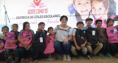 Reparten útiles escolares a niños en zonas marginadas de Tijuana