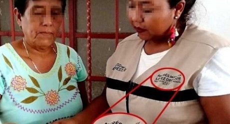 Servidores de la Nación ya no portarán insignias de López Obrador