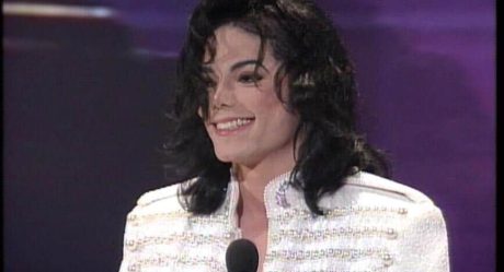 Nuevas revelaciones aseguran que Michael Jackson murió calvo y con cicatrices