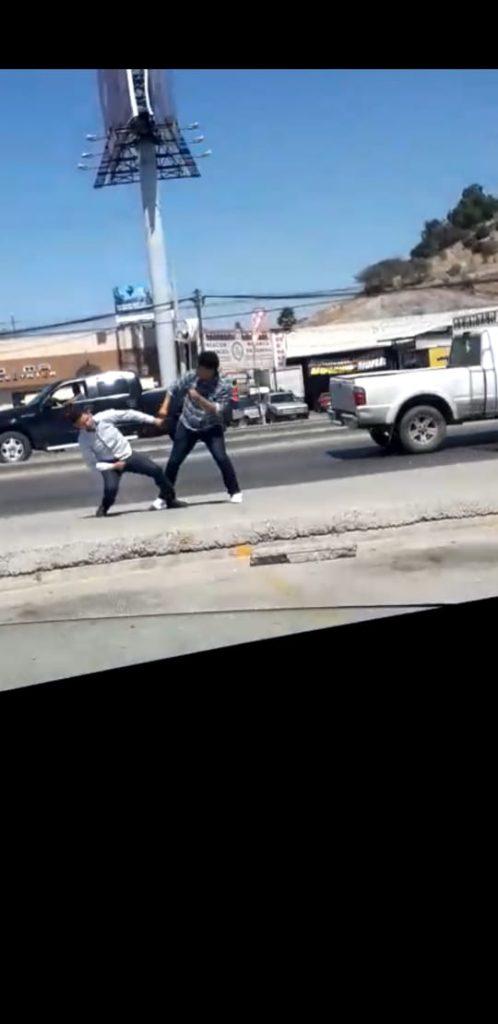 Nocaut fulminante en pelea callejera en las calles de Tijuana