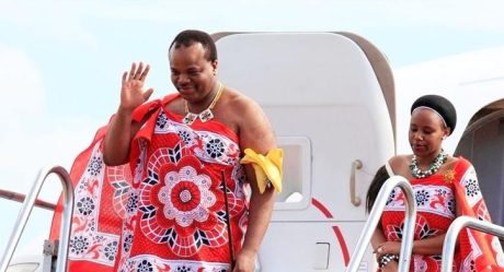Rey africano llega a Los Cabos con sus 14 esposas