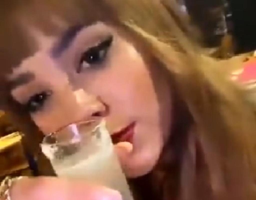 Brindis de Danna Paola causa furor