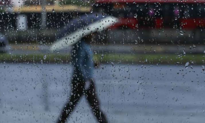 Vientos y tormenta eléctrica Chubascos en BC