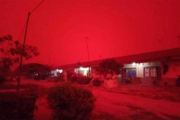 cielo rojo indonesia