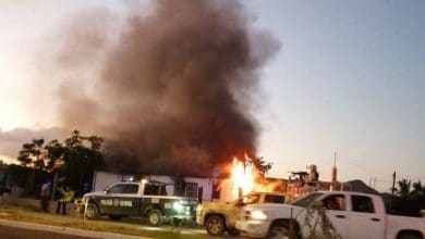 Sicarios incendian casa en Empalme con niños dentro