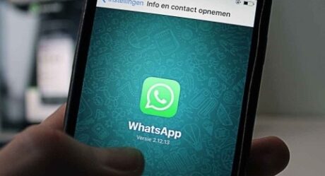Hombre recibe condena por agregar a su ex a grupo de WhatsApp