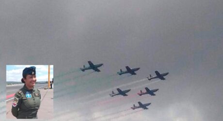 Mujer piloteará avión por primera vez durante desfile militar