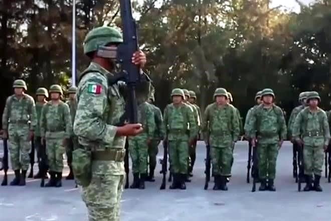 Huyen familias de militares de Culiacán
