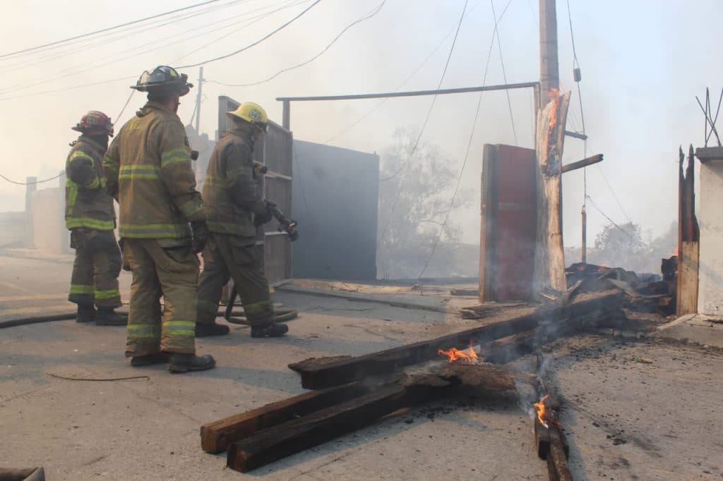 Incendio en casa cercana en ductos de pemex