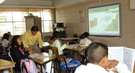 Alumnos de Baja California pagaron por un libro lleno de albures sexuales