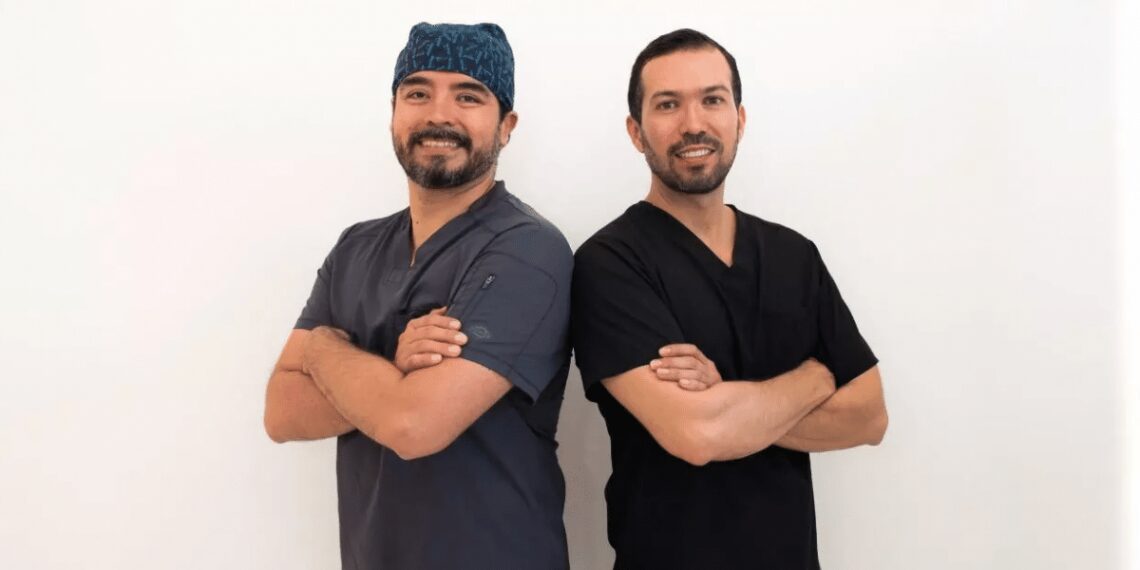 Vive Plastic Surgery - Dr. Felix Marquez and Dr. Flavio Ochoa Posing for a photo