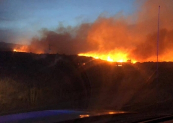 incendio forestal carretera Hay cierres en la de cuota y libre