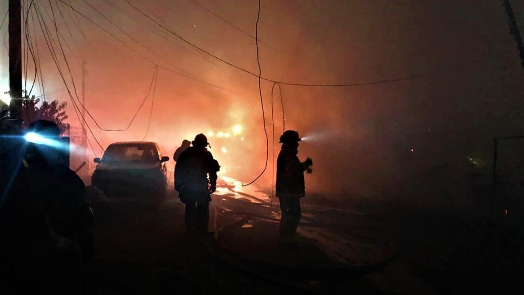Incendios arrasan más casas en Tijuana