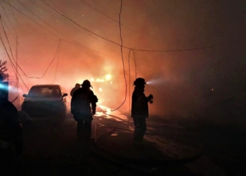 Incendios arrasan más casas en Tijuana