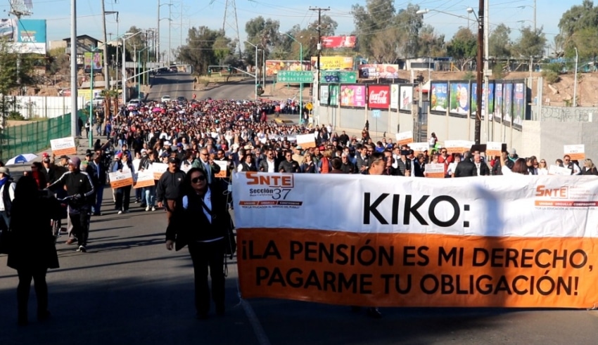 marcha snte maestros en Baja California