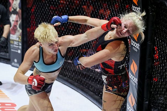 CINDY DANDOIS GOLPEADA 455