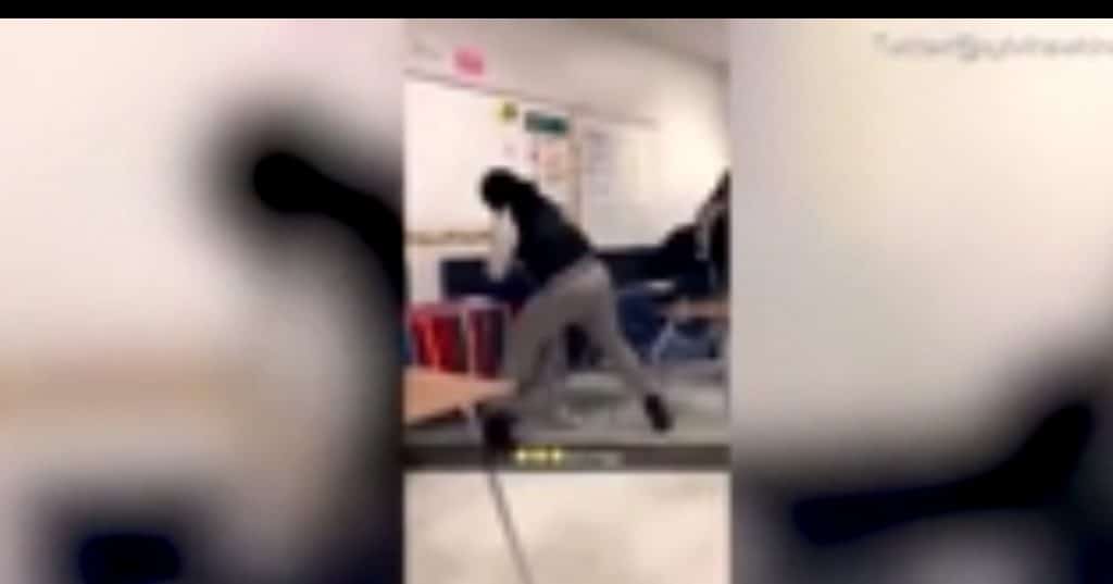 Maestra golpea a estudiante
