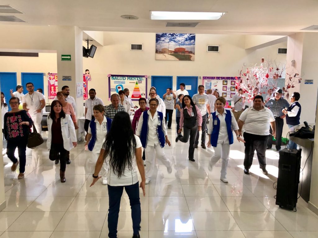 ENFERMERAS Y PACIENTES DE HOSPITAL EN TIJUANA