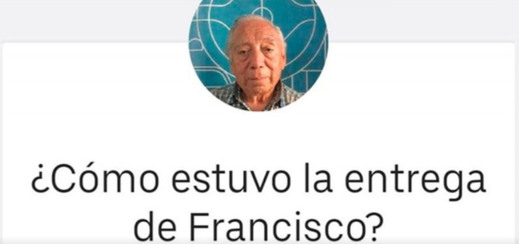 Abuelito hace Uber Eats caminando para ganarse la vida