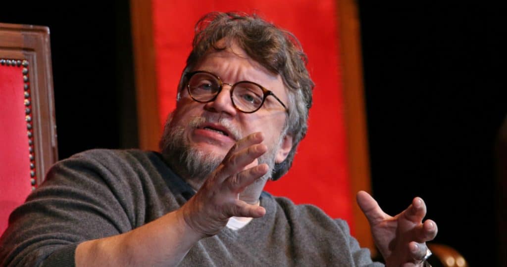 Cervecería usa imagen de Guillermo del Toro sin permiso y este reclama