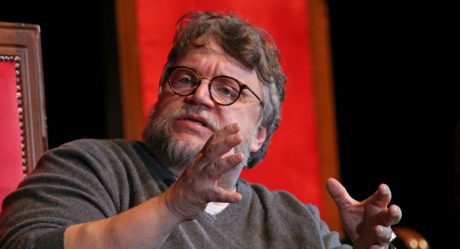 Cervecería usa imagen de Guillermo del Toro sin permiso y este reclama