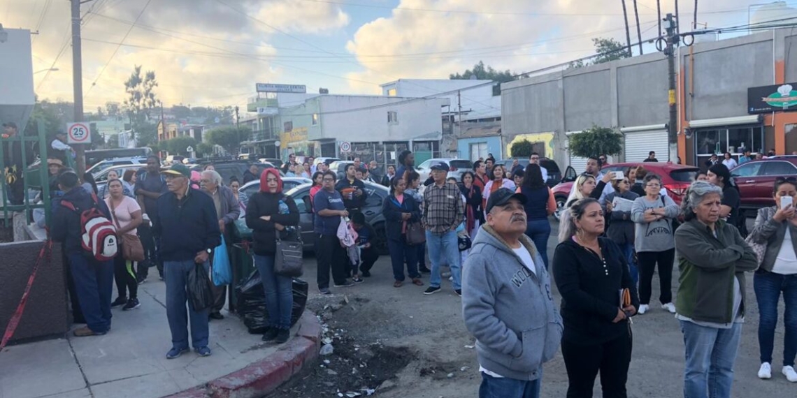 Evacuación de urgencia en el IMSS por fuga de gas