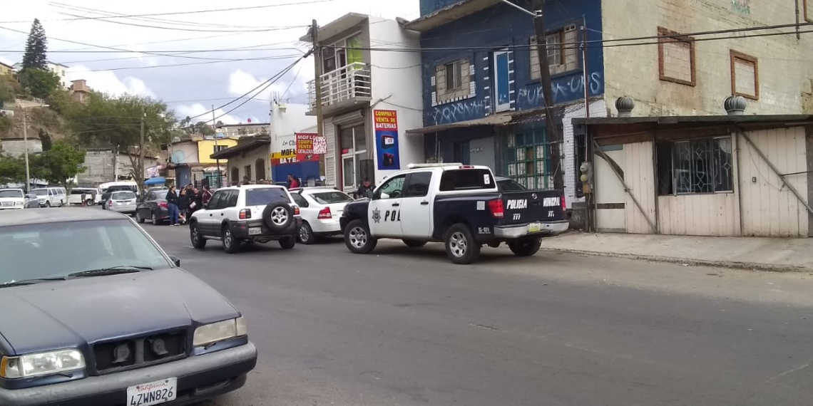 Bala perdida impacta a joven y muere en Tijuana