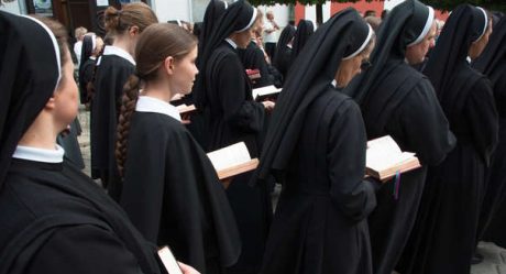 Monjas confesaron que un sacerdote las violó durante cuatro años