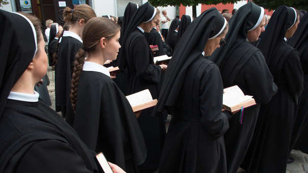 Monjas confesaron que un sacerdote las violó durante cuatro años