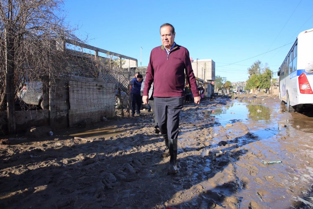Presidente municipal recorre colonia terrazas del valle tras las lluvias