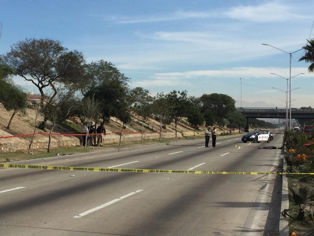 Atropellan y matan a hombre en la Vía Rápida Poniente