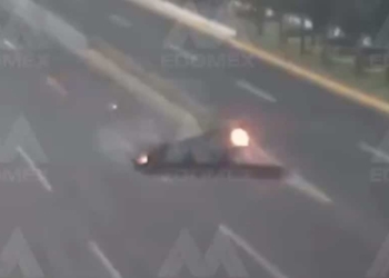 auto cae de puente hay muertos