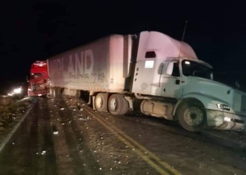 Tremenda carambola entre tráileres y camionetas