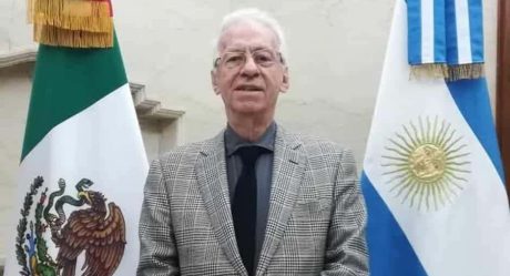 Captan a embajador de México robando un libro