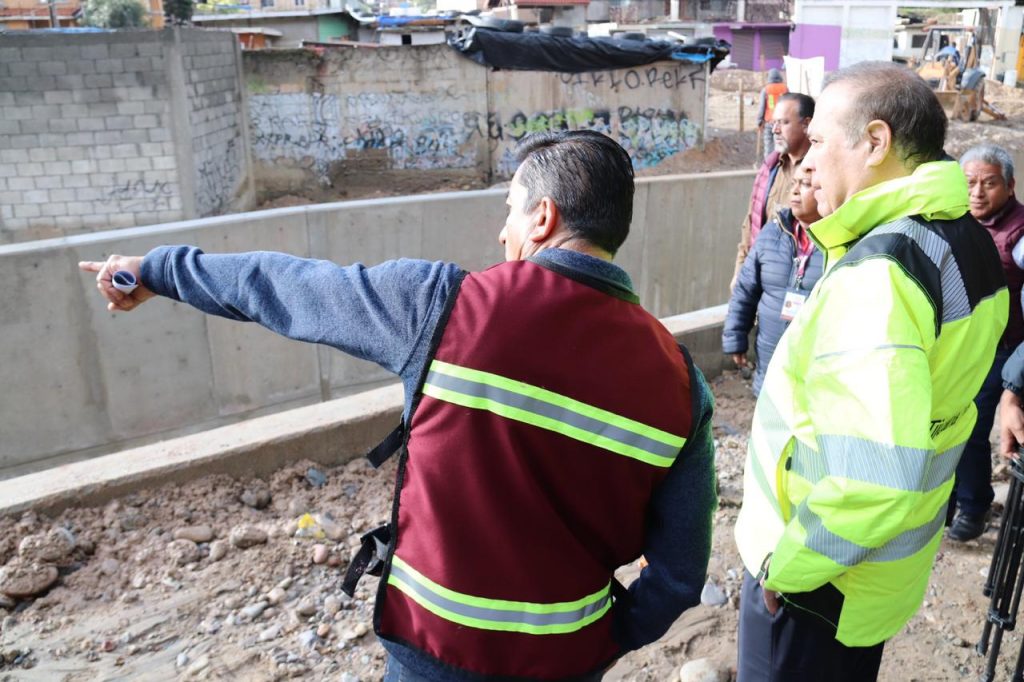 Presidente municipal supervisa construcción del pluvial Francisco Villa