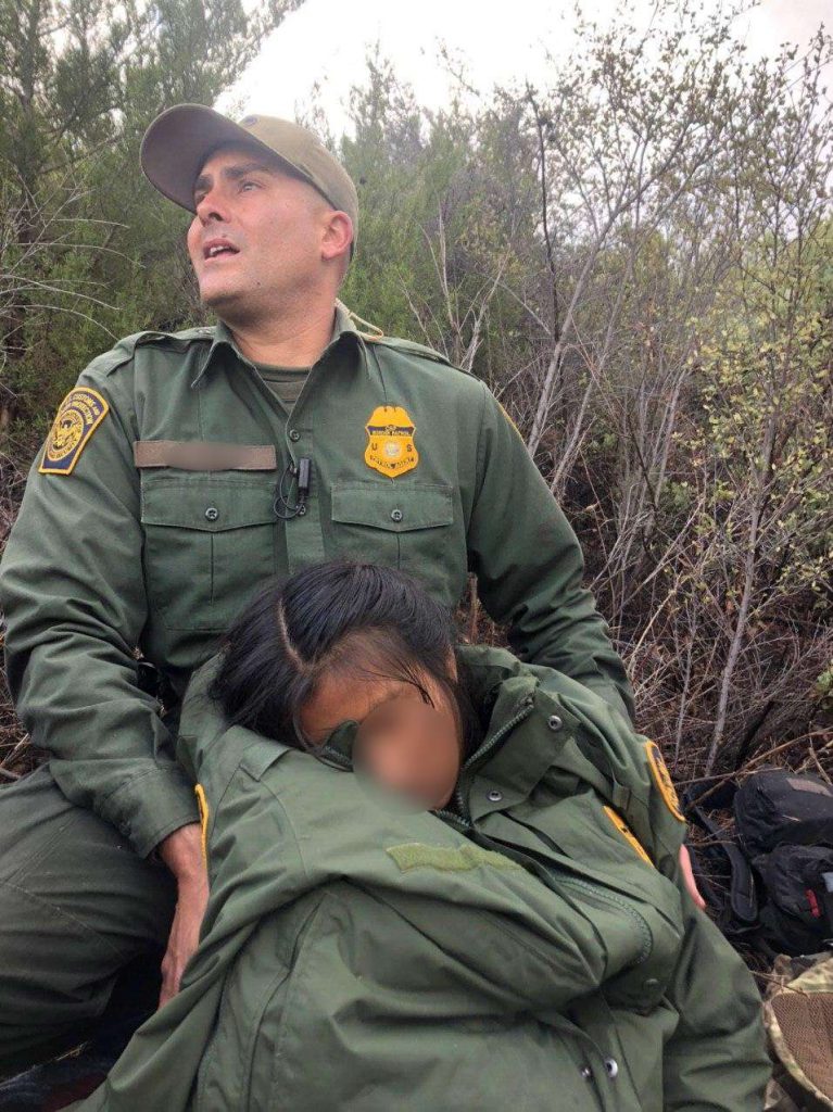 migrante mexicana y su hija rescatadas por la patrulla fronteriza