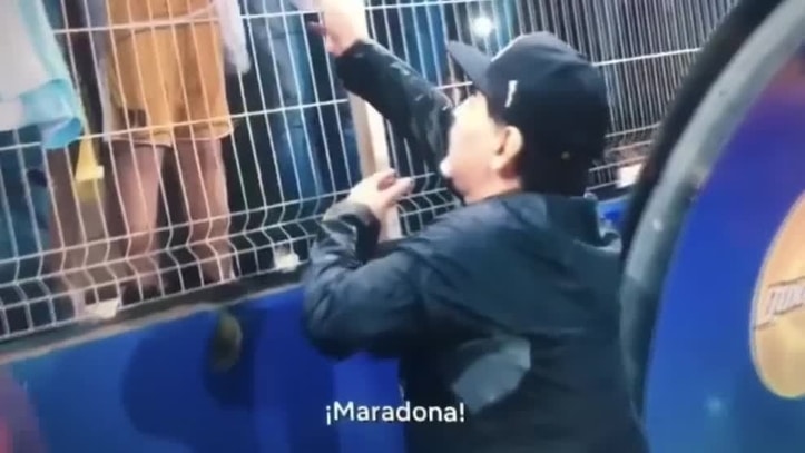 Indigna la agresiva reacción de Maradona contra niños mexicanos