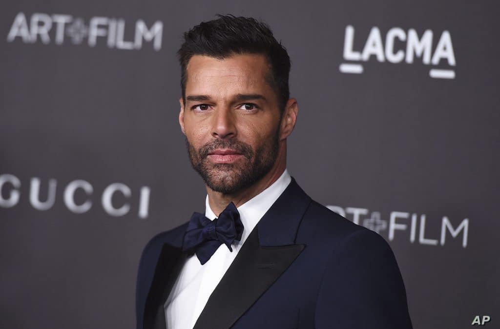 Ricky Martin presume su ‘paquete’ y enciende la red
